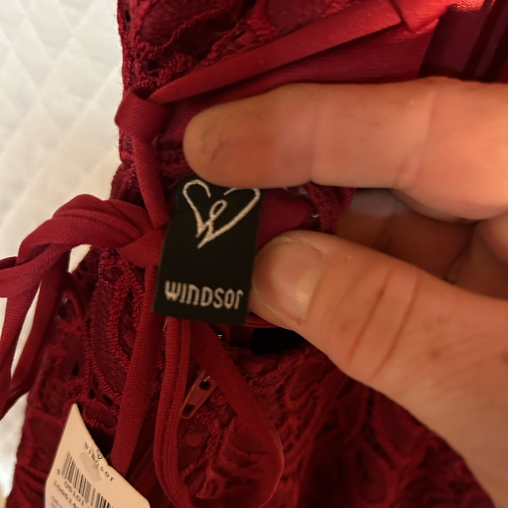 Burgandy Windsor dress XS.   New with tags - Picture 4 of 5